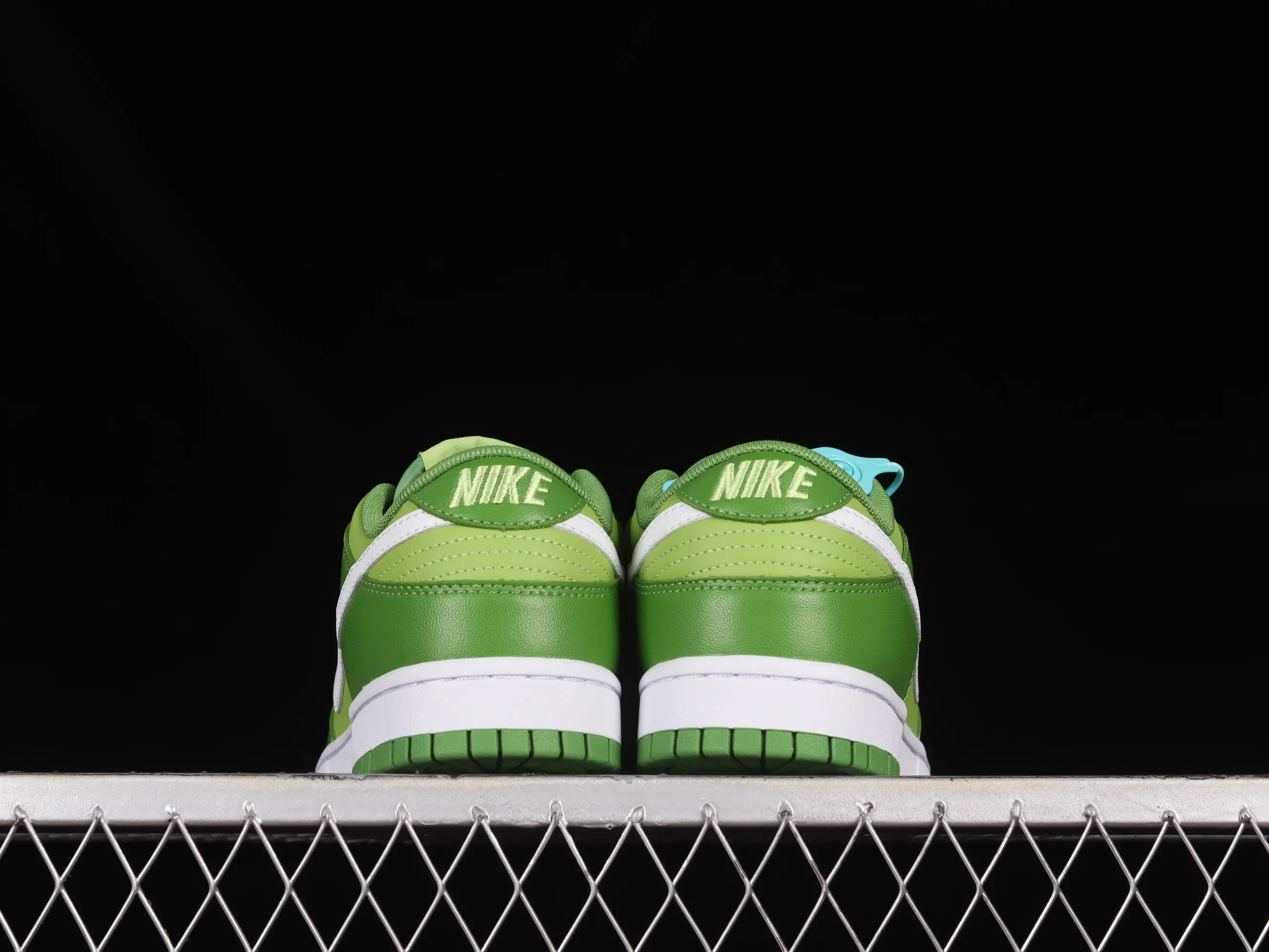 All categories Nk SB Dunk Series Nk SB Dunk Low low-top sneakers F version Nk SB Dunk Low "Green White" SB Dunk Series low-top casual sports skateboard shoes DJ6188-300